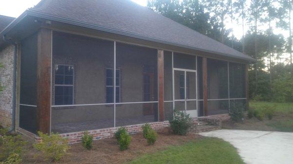 Custom screened in porch built by Bayou Aluminum Enclosures