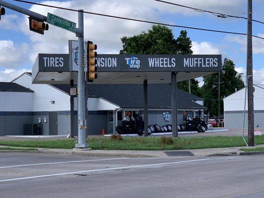 Front of THE TIRE SHOP