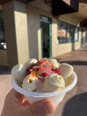 Mango cream with lychee, fresh fruit and fruity pebbles!