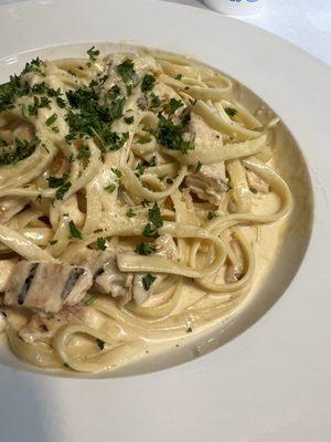 Fettuccine Alfredo w/ chicken