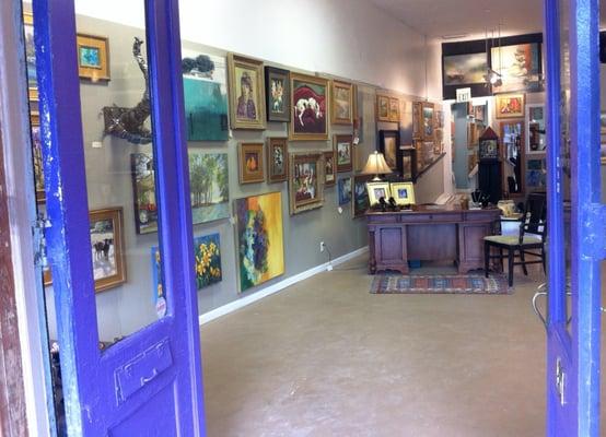 Over 20 Southern Artists paintings ranging from modern impressionism to classic landscapes & still lifes