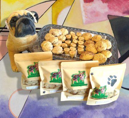 All natural gourmet dog cakes, dog treats, cookies and pupcakes baked fresh with every order. Place your order 48 hours before pickup.