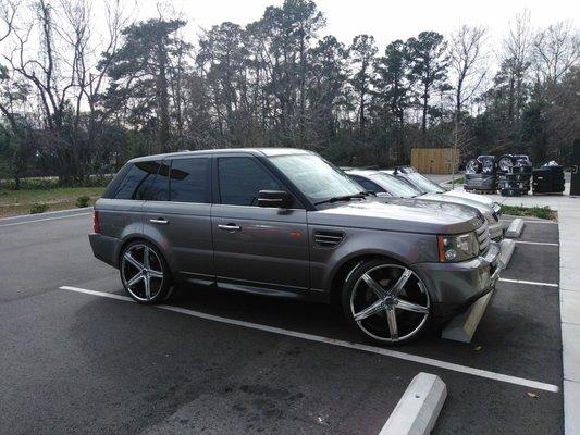 Range Rover on 24" versante 228 chrome rims