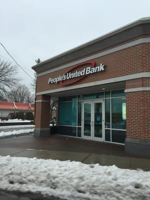 People's United Bank of Waltham -- 775 Main Street / Route 20, Waltham        Exterior