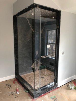 Frameless shower