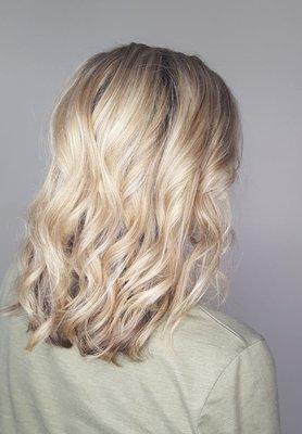 Blonde dimensional highlight