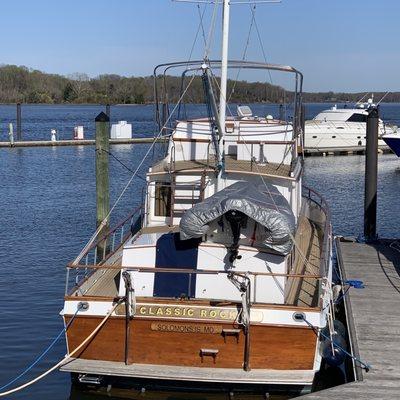 'Classic Rock' docked at Private Belmont harbor