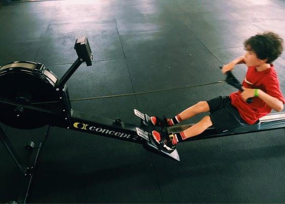 Valentino rowing 800m just for his warm-up!