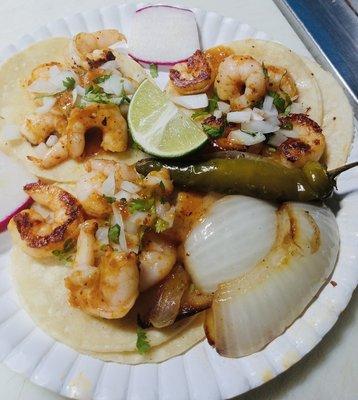 Shrimp tacos/ Tacos de camarón