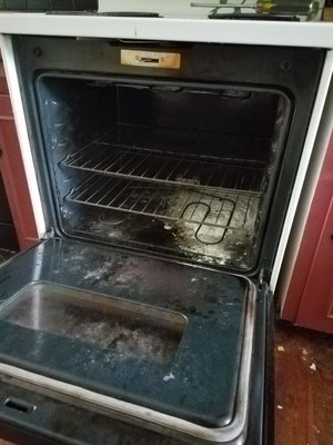 Oven at a Move-Out property