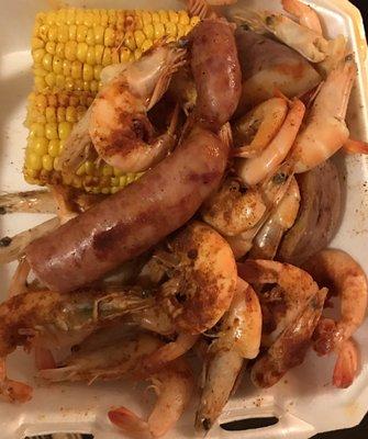 1lb. large boiled shrimp w/ 2 corn, 2 potatoes & 1/2 sausage. I purchased an additional sausage. Also, the shrimp comes with the head on.