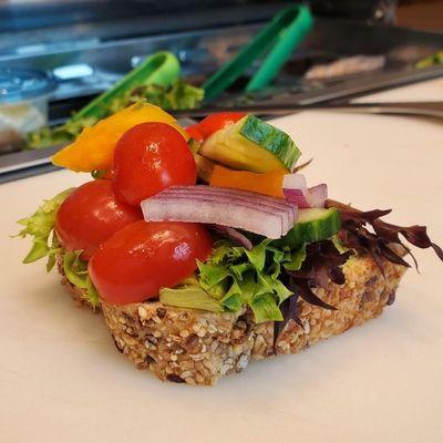 Bread topped with a variety of vegetables.