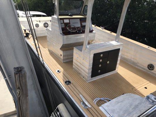 Complete Rewire on a Custom Aluminum Catamaran and Electronic Install.