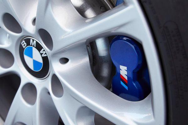 Professional brake caliper painting service in Miami, Paint Brake calipers in Miami. Same Day Service with logos