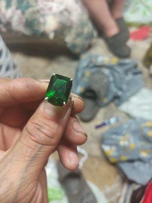 Emerald gold ring "antique"would like to get appraised and maybe sell