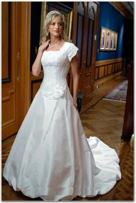 Holly's Unique Weddings & Gowns