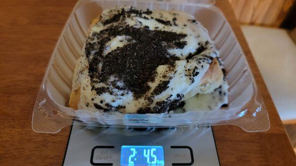 Cookies & Cream Sweet Roll: Yep, over two and a quarter pounds!