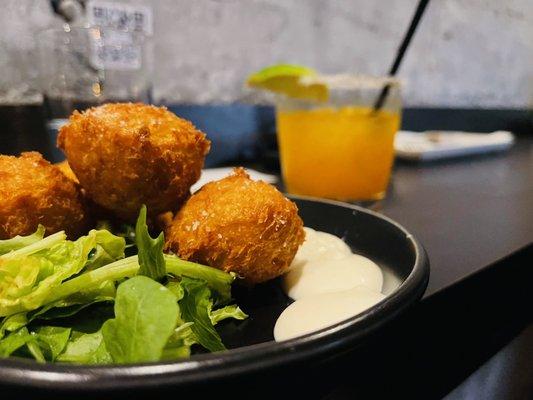 Salt cod fritters. Not too heavy and fishy. 7.8/10 : a solid choice.