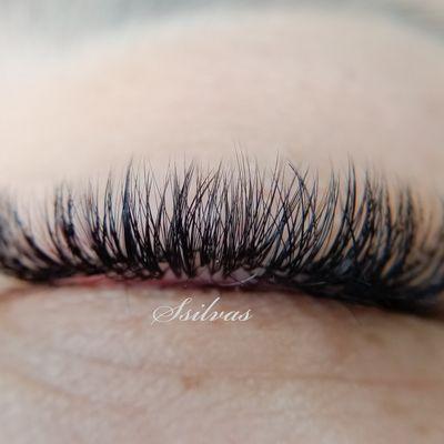 Volume eyelash extensions