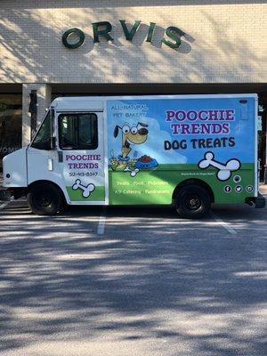 Poochie Trends Pet Bakery Treat Truck!