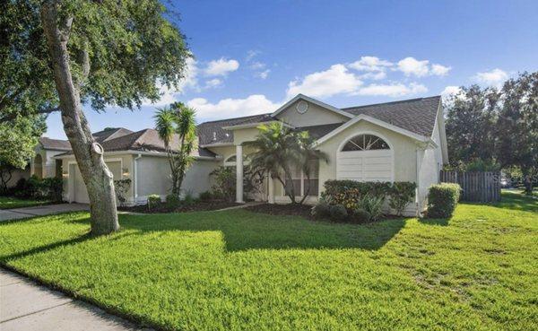 LARGE YARD AND SPLIT PLAN: WESTCHASE UNDER $400,000