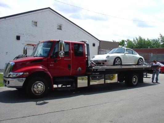 My Porsche being towed to VFC Engineering in Chicago,Ravenswood Area