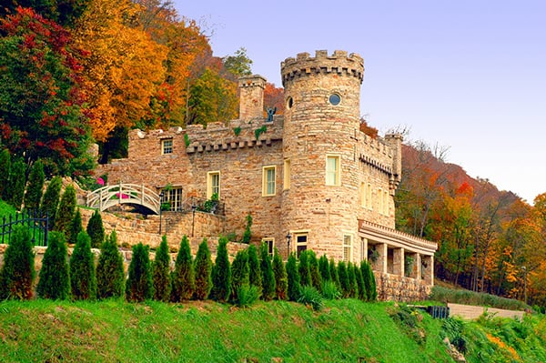 Berkeley Springs Castle in WV is the perfect setting for a Renaissance, medieval, gothic wedding