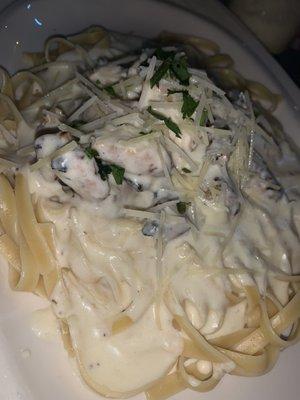 Fettuccine Alfredo w/ Chicken