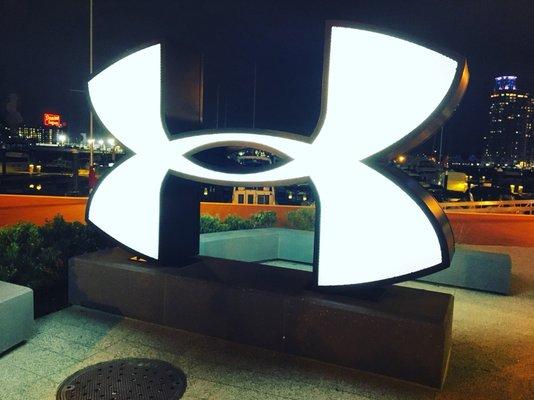 Bright Harbor beacon UA, strong Ball-more anchor Charm City's choice gear  #NOLA_Haiku @UnderArmour #InnerHarbor #BuiltAroundYou #CharmCity