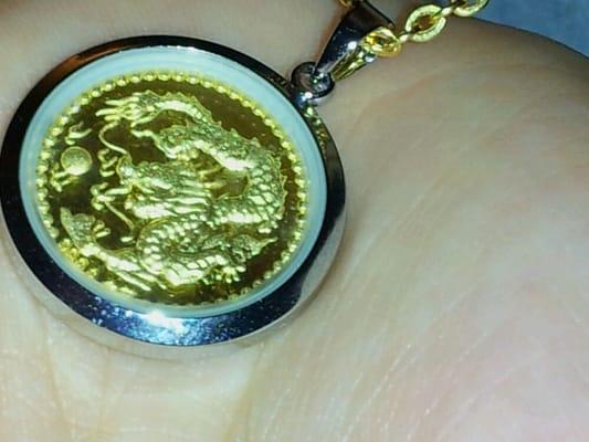 dragon gold pendant . 9.99 gold.