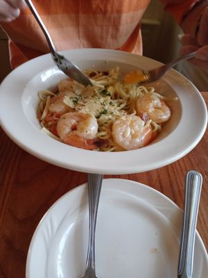 Shrimp Scampi with Linguini, very good and large portion