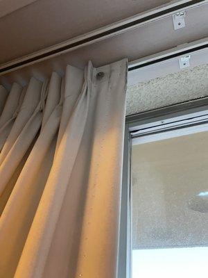 No curtain rod