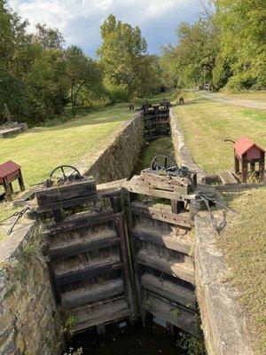 LOCks and canals : history