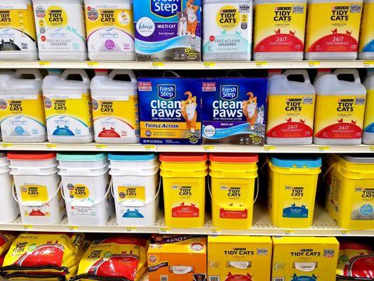 Vast selection of kitty litter at PETSENSE in Thomaston, Georgia.