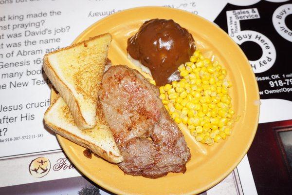 Steak with mashed potatoes and corn with toast