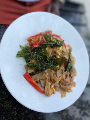 CHICKEN & SHRIMP DRUNKEN NOODLES / PAD KEE MAO