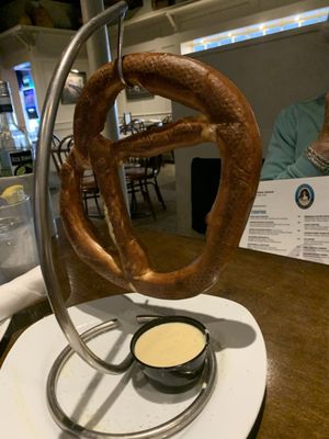 Large pretzel with cheese