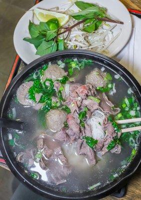 4b. Hanoi Style and Beef Balls Pho (@joeynht)