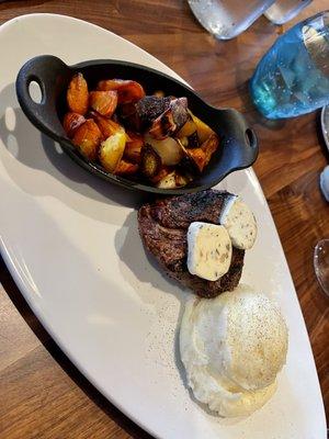 Filet with mash and roasted maple carrots