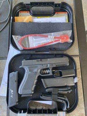 Glock 22 .40 cal gently used very nice