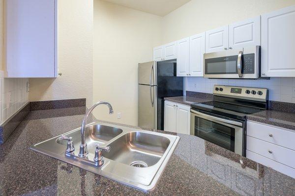 Park Del Mar Apartments stainless steel appliances