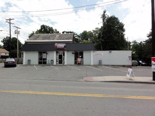 Street view of the shop.