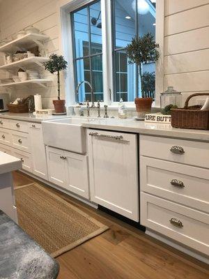 shaker style cabinets