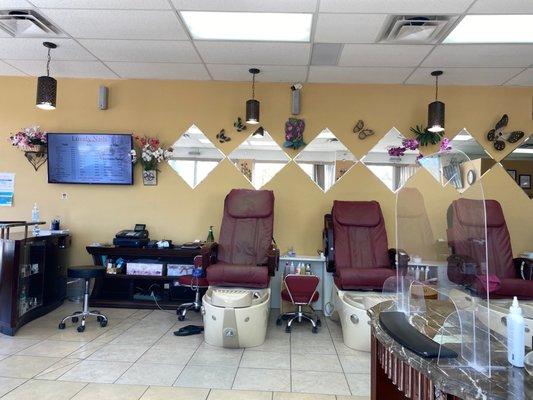 Salon...beautiful decor!