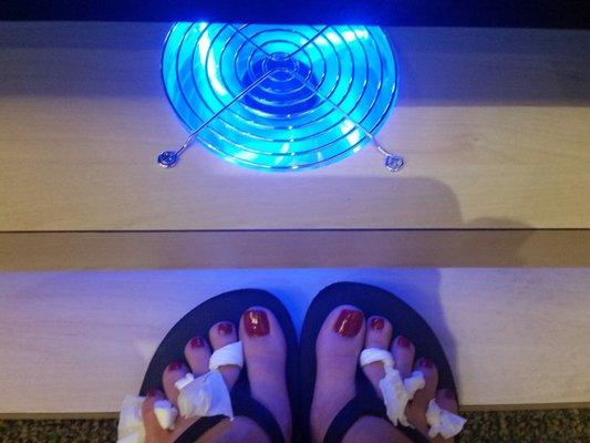 LED case fan as a nail dryer. Alright.