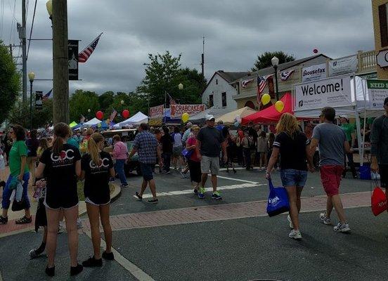 2016, cloudy day, but plenty of people and vendors