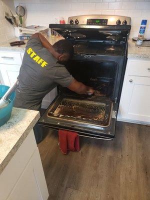 Deep Cleaning of Oven