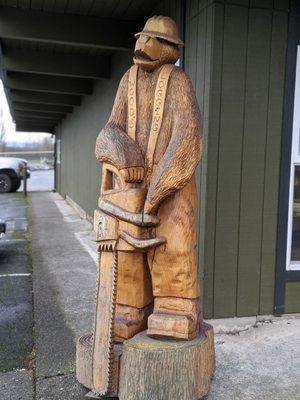 Chainsaw sculpture outside