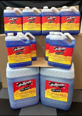 DBOSS XTREME TIRE SHINE. 5 , 2.5 & 1 gallon