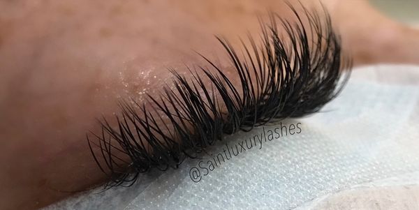 Volume lashes with some flat base lashes mixed in